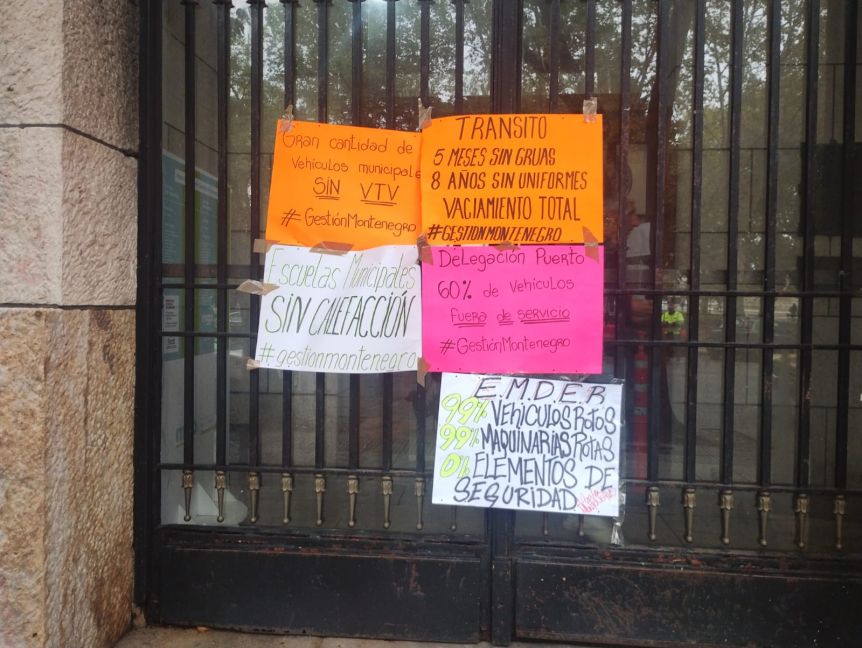 Trabajadores municipales coparon el hall del Palacio en contra del proyecto de esencialidad de Montenegro