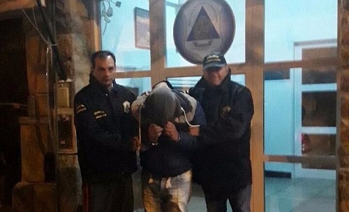 Habría abusado de una niña desde los 7 años: detenido