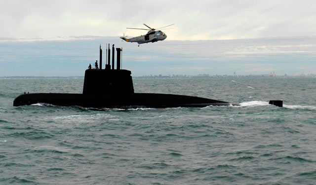 Los tripulantes del submarino intentaron comunicarse siete veces con las bases militares