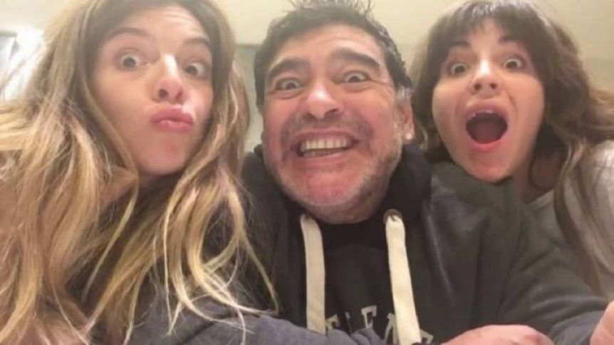 El exótico regalo de Gianinna y Dalma a Diego Maradona