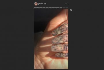 Con un desnudo total, Jimena Barón avisó que llegó bien a destino