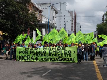 Masiva movilización de la UOCRA y reunión con funcionarios en reclamo por obra pública