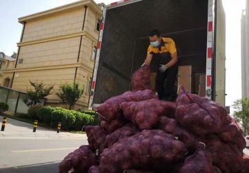 Le mandó mil kilos de cebolla a su ex para que llore