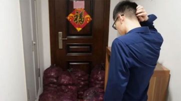 Le mandó mil kilos de cebolla a su ex para que llore