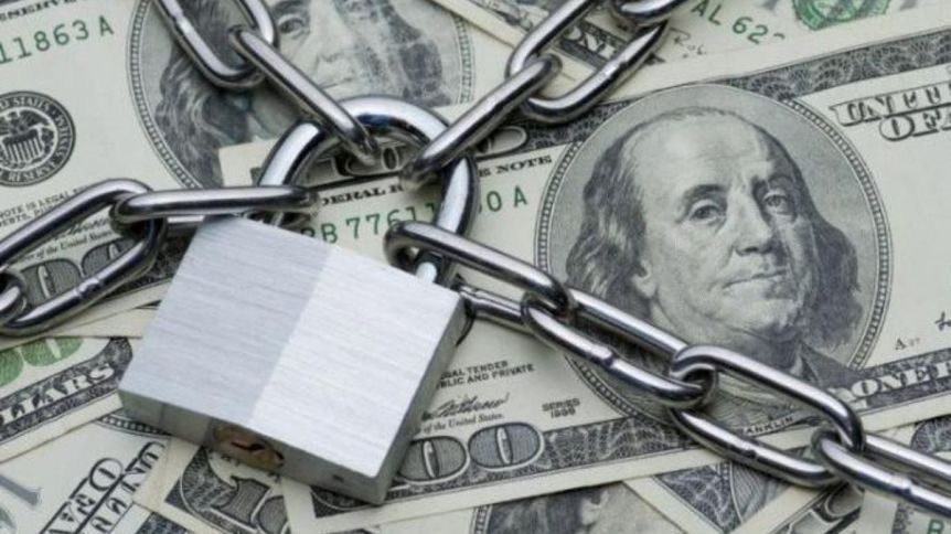 Se endurece el cepo: los gastos con tarjeta en dólares ocupan parte del cupo de US$200