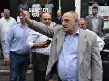 Arroyo se comprometió ante remiseros y taxista a que Uber no desembarque en Mar del Plata
