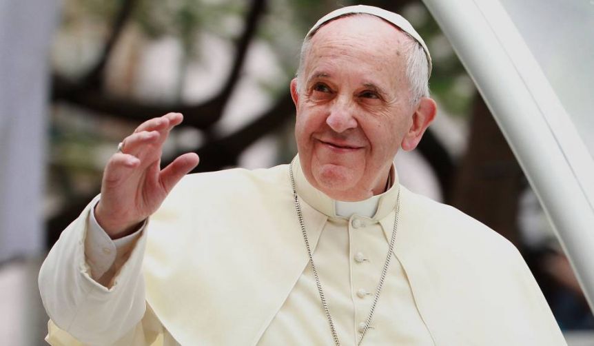 El Papa Francisco autorizó a las mujeres a otorgar la comunión y ayudar en las misas