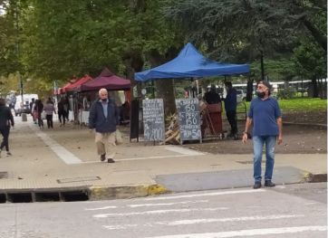 Descontrol a cielo abierto: la Plaza Rocha y una postal que se repite