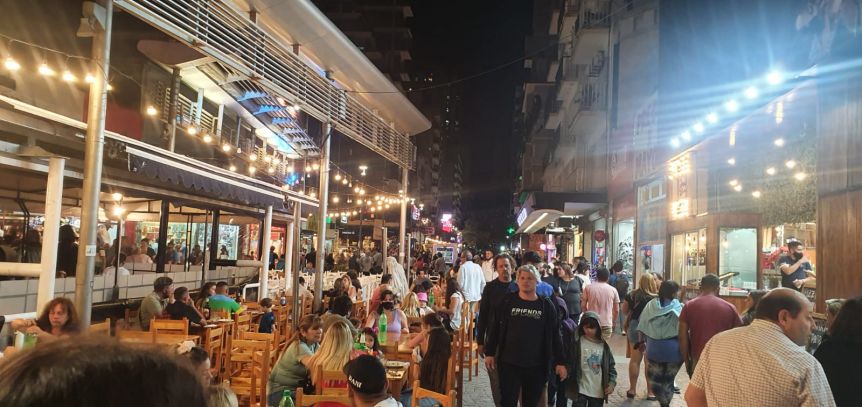Programa Comemos Afuera: fuerte enojo en la peatonal San Martín por posibles cambios a la ordenanza