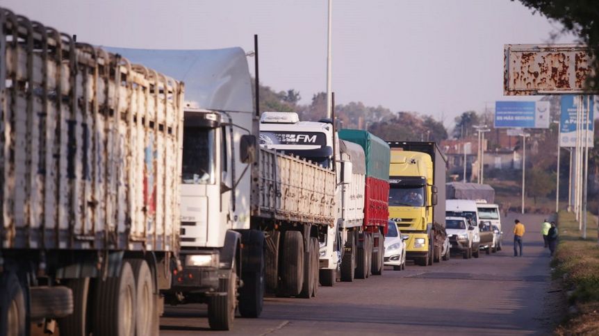 Los transportistas le cerraron la puerta a Zabaleta y se agudiza el conflicto