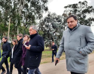 A los codazos por la foto, lo que dejó la recorrida de Scioli por Mar del Plata