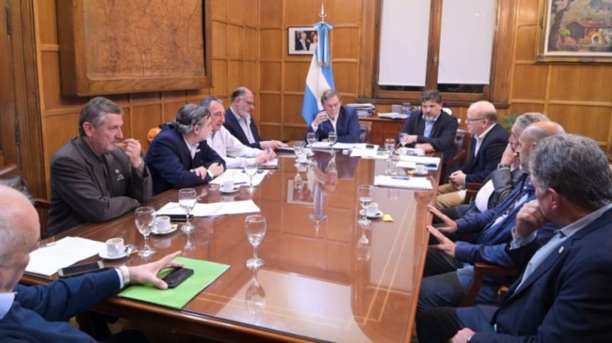 El Gobierno intenta calmar las aguas con el campo y ensaya un nuevo acercamiento