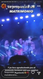 La emoción de María Becerra al ver que dos fans se comprometieron durante su concierto