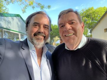 Los presidentes salen a la cancha