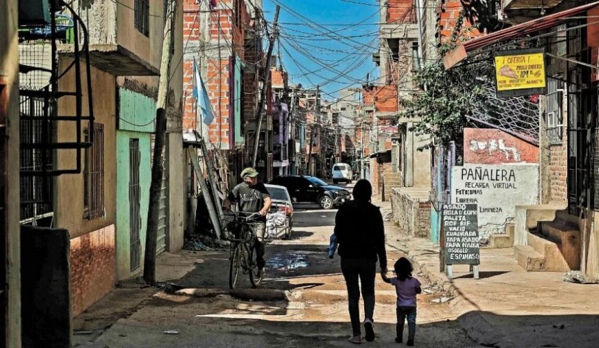 En 2022, aumentó la pobreza y bajó la indigencia