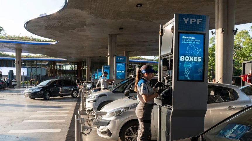 Estaciones de servicio ofrecen hasta un 50% de ahorro: ¿qué bancos están adheridos?
