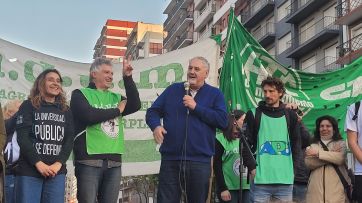 Masiva marcha universitaria en Mar del Plata: “Señor presidente, no sea soberbio, no vete la ley”