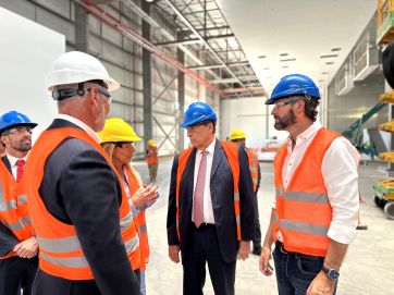 Muro, con casco de candidato, recorrió el Parque Industrial con Guillermo Francos