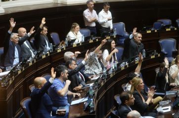 Todo estancado: cuarto intermedio en Diputados y prórroga en el Senado