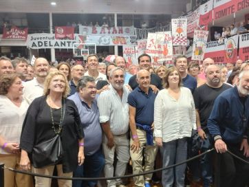 Unidad Radical se le planta a la “devaluación política” y propone ser una “certeza”