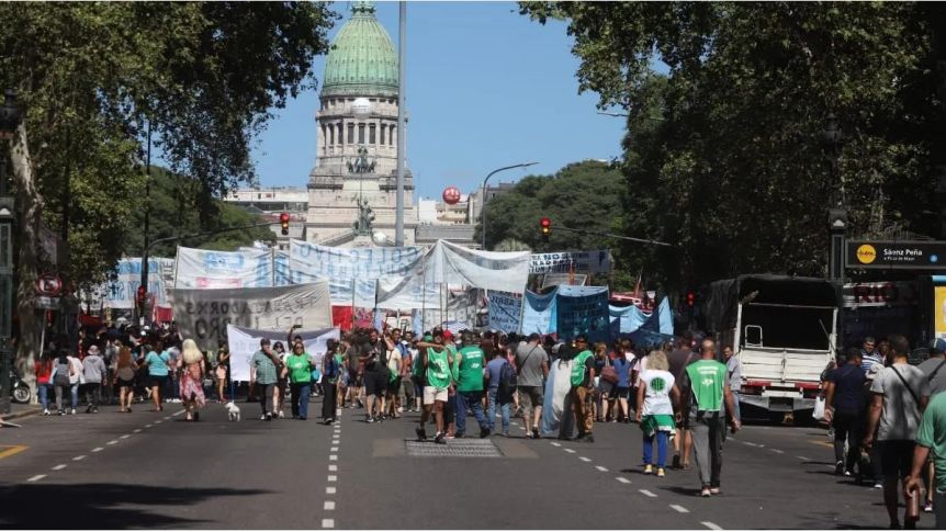 Nuevo paro general contra Milei: la CGT juega su carta máxima para patear el tablero