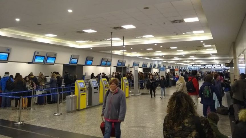 Paros escalonados en aeropuertos nacionales: se prevén seis jornadas de protestas