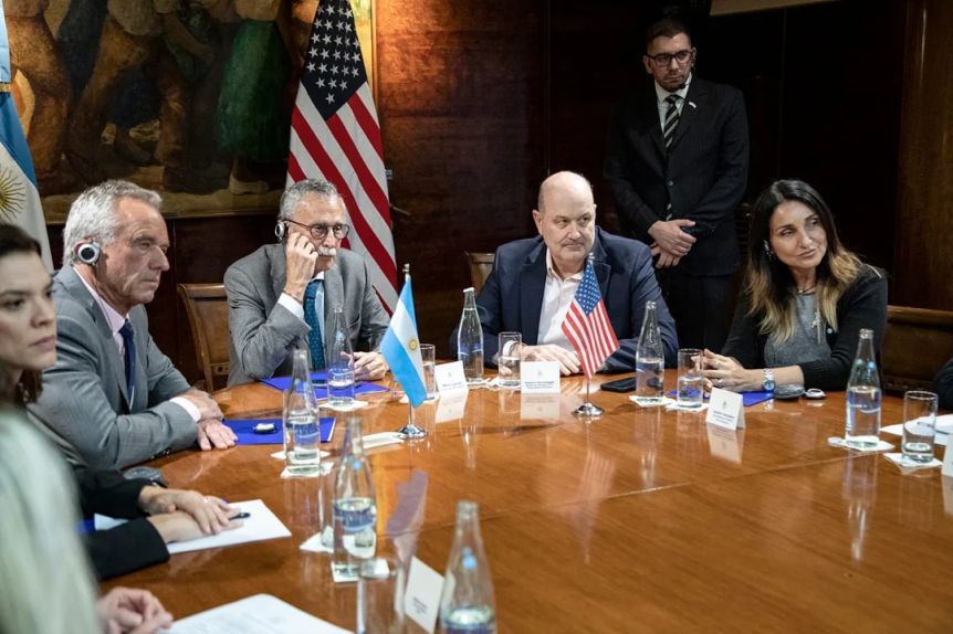 El Gobierno anunció una reforma sanitaria y desde la Provincia denuncian negacionismo