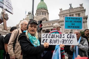 Otra marcha de jubilados con incidentes y periodistas atacados