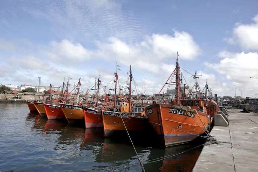 La industria pesquera, en jaque: tensión sindical, barcos amarrados y un puerto paralizado