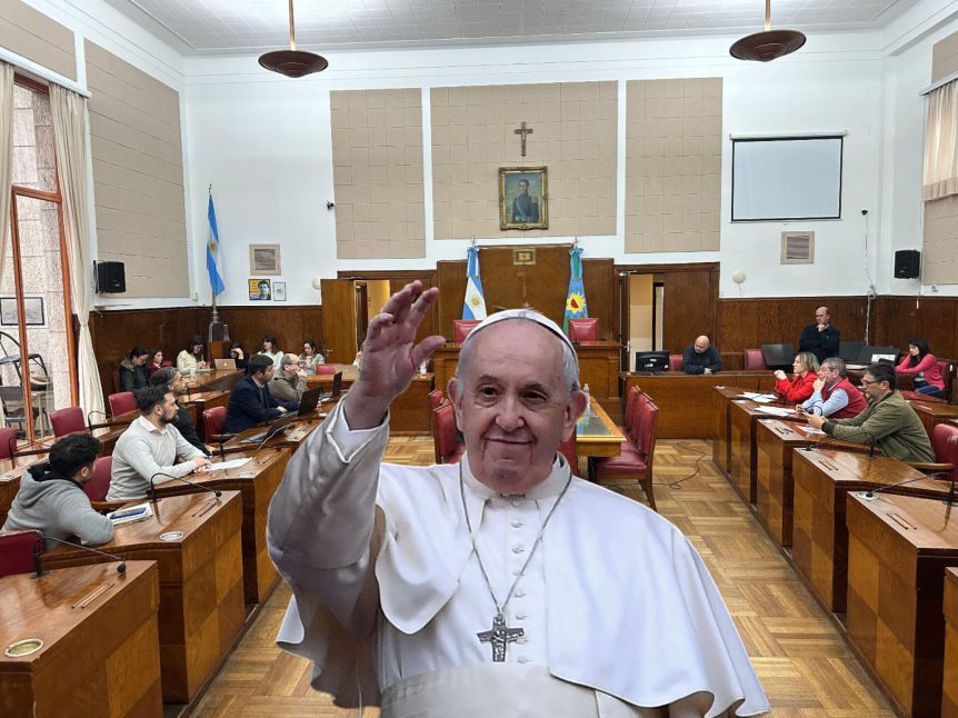 Otro dictamen unánime en el Concejo para el homenaje al Papa Francisco
