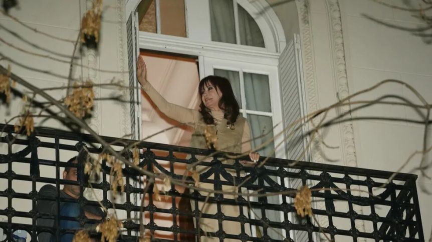 Cristina solicitó la prisión domiciliaria, no usar la tobillera y mantener su custodia