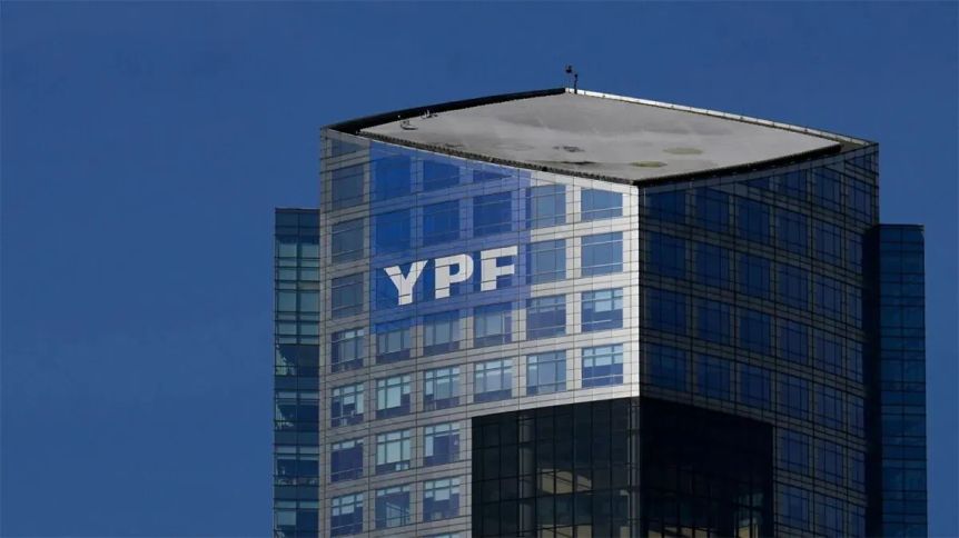 Por sospechas de filtraciones en el caso YPF, la Procuración del Tesoro echó 60 personas