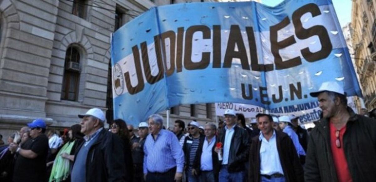 Crece el conflicto judicial en Mar del Plata: banderazo por salario y recategorizaciones