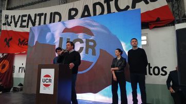 Con boinas blancas y más de 1.300 personas, la UCR mostró músculo en Mar del Plata y puso la mira en 2027